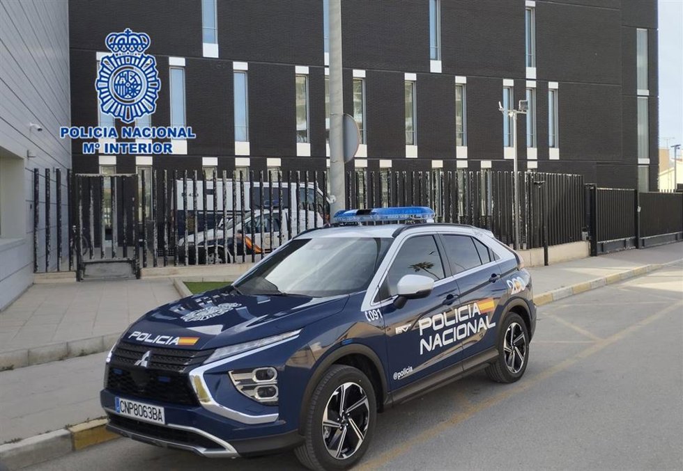 Policía Nacional ha detenido a una mujer por atar a su perro a un árbol donde terminó muriendo