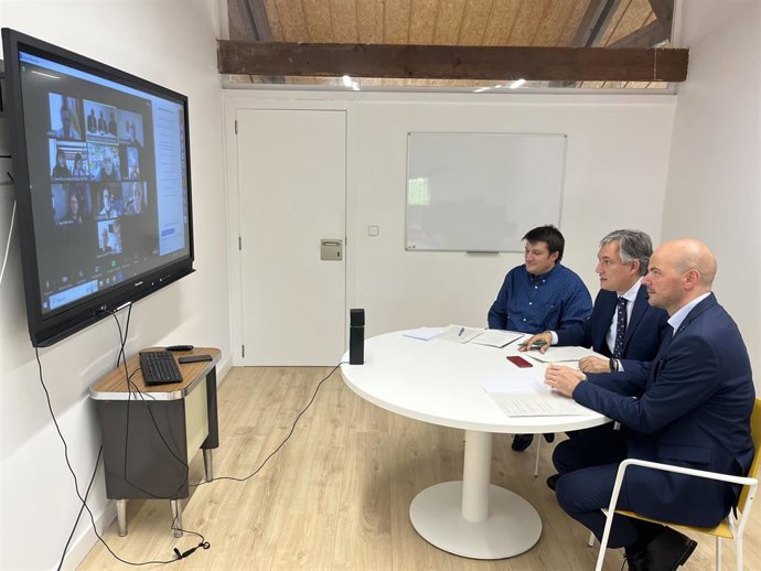 Archivo - Videoconferencia con los centros riojanos en el exterior