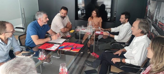 Representantes de UGT Andalucía y City Sightseeing Worldwide se reúnen para suscribir un acuerdo de colaboración.