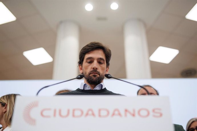 Archivo - El secretario general de Ciudadanos, Adrián Vázquez, interviene durante una rueda de prensa tras la reunión del Comité Nacional de Ciudadanos, en la sede nacional de Ciudadanos, a 30 de mayo de 2023, en Madrid (España). Durante el Comité se ha