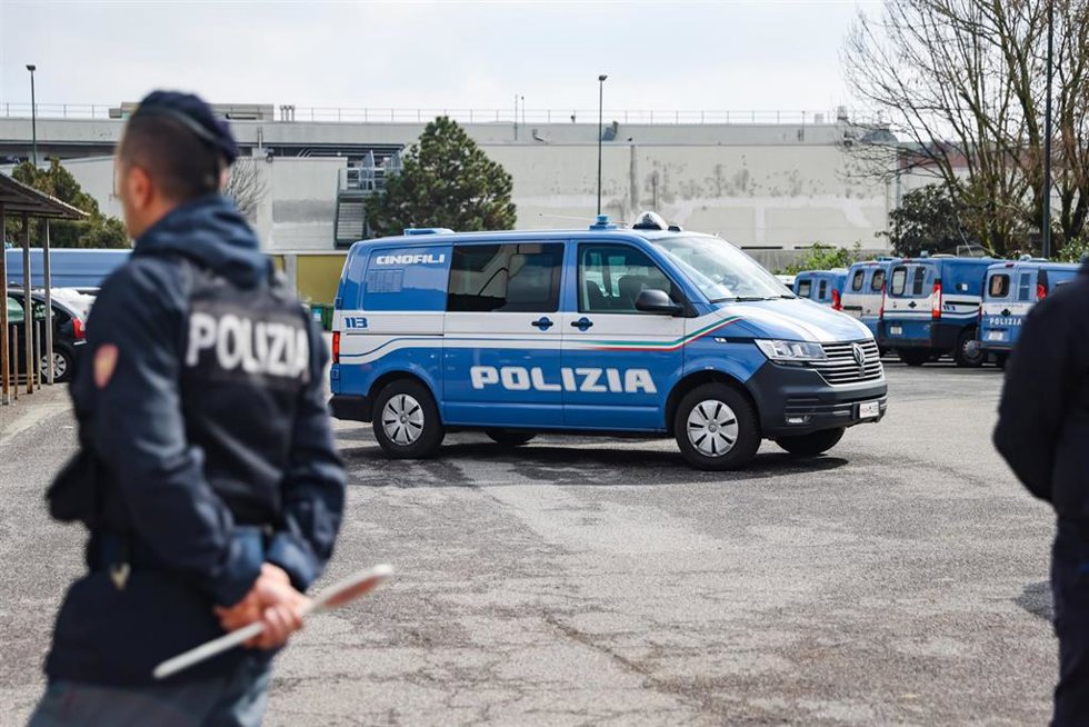Archivo - Policías de Italia en la ciudad de Milán