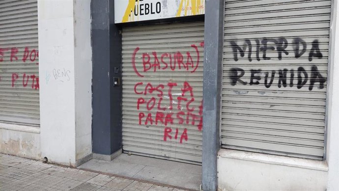 Pintadas en la sede del PSOE de Burgos