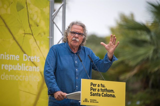 Archivo - El exportavoz del Grupo Parlamentario de Esquerra Republicana de Catalunya (ERC) en el Congreso de los Diputados, Joan Tardá, interviene en la presentación como alcaldable de Santa Coloma de Gramenet del actual portavoz en el congreso, Gabriel R