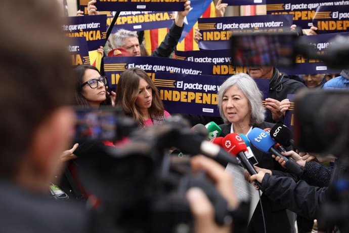 La presidenta de la Assemblea Nacional Catalana (ANC), Dolors Feliu, en declaraciones ante el Parlament