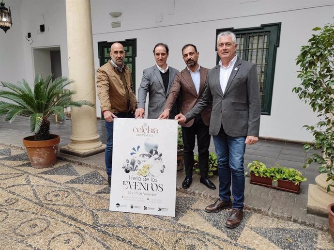 El presidente de Iprodeco, Félix Romero (segundo por la dcha.), en la presentación de la primera edición de 'Celebra Fernán Núñez'.