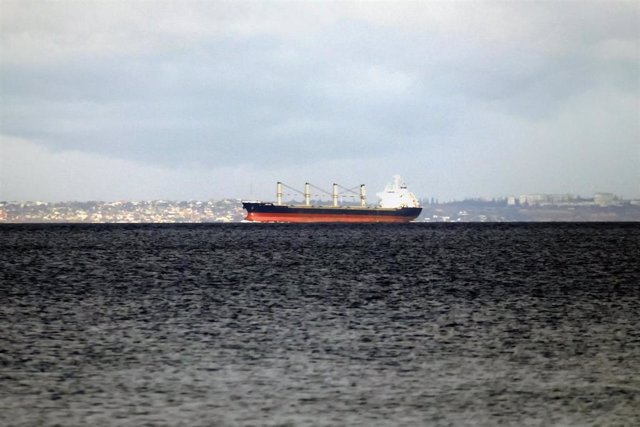 Archivo - Un barco abandona el puerto de Odesa (Ucrania) gracias al acuerdo para exportar cereales