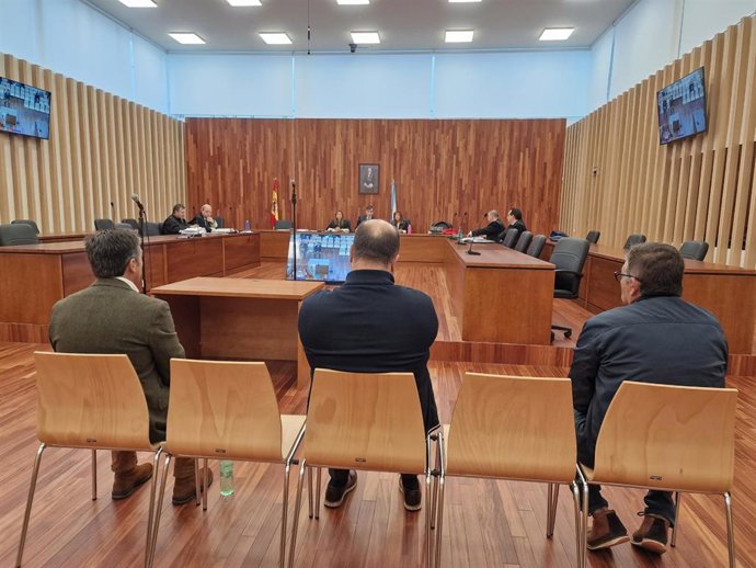 Imagen de los tres acusados en el juicio.