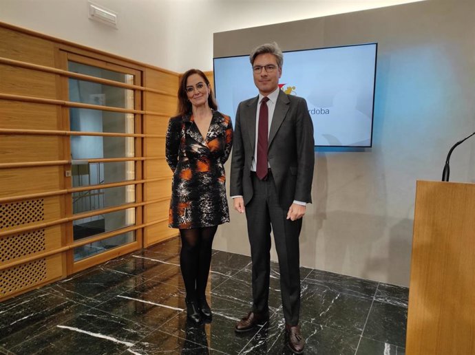 El presidente de Epremasa, Andrés Lorite, y la portavoz de Vox en la Diputación de Córdoba, Yolanda Almagro.