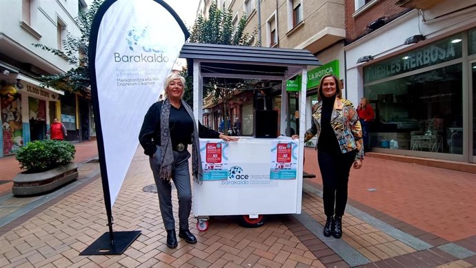 La alcaldesa de Brakaldo, Amaia del Campo, ha acompañado este jueves a la presidenta de ACE, Ana Morgado, presentan la nueva campaña.
