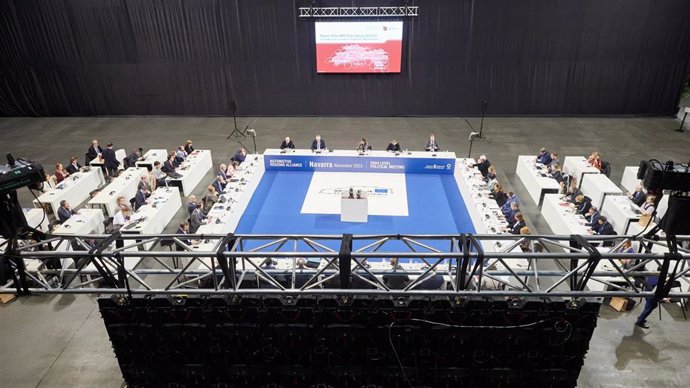 Ambiente durante la 2 Conferencia Anual de la Alianza de Regiones de la Automoción, en el pabellón Navarra Arena, a 9 de noviembre de 2023, en Pamplona (Navarra). Este acto es un encuentro de alto nivel en el que se dan cita dirigentes de más de una ve