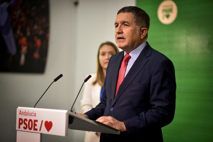 Archivo - El coordinador de Transformación Económica y Digital del PSOE de Andalucía, Gaspar Llanes, en una foto de archivo en una rueda de prensa.