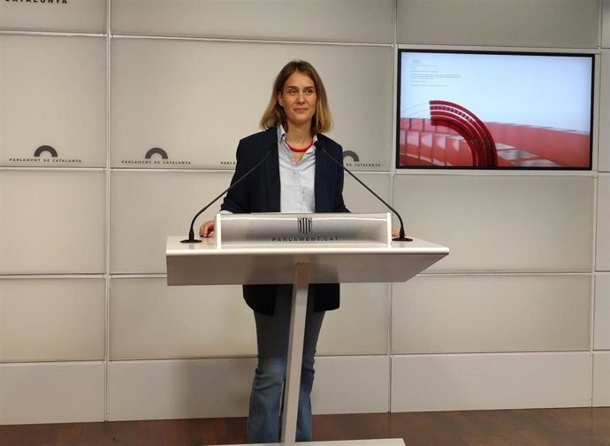 La líder de los comuns en el Parlament, Jéssica Albiach, en rueda de prensa en el Parlament