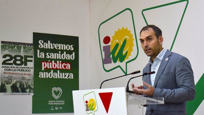 El coordinador andaluz de IU, Toni Valero, en rueda de prensa en una foto de archivo.