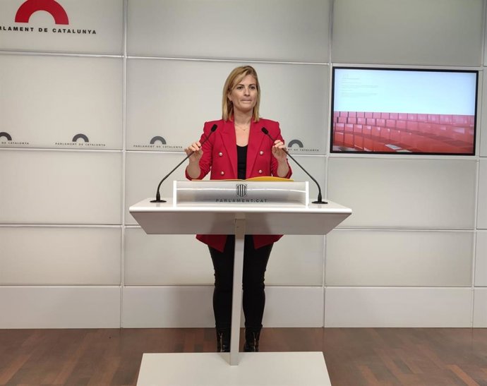 La portavoz de ERC, Raquel Sans, en rueda de prensa en el Parlament