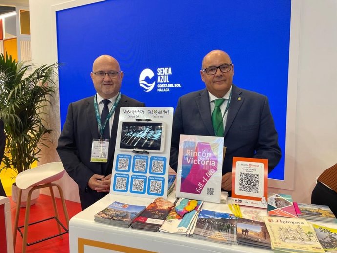 El vicepresidente de Turismo, Jesús Pérez Atencia y el alcalde de Vélez - Málaga, Jesús Pérez Atencia