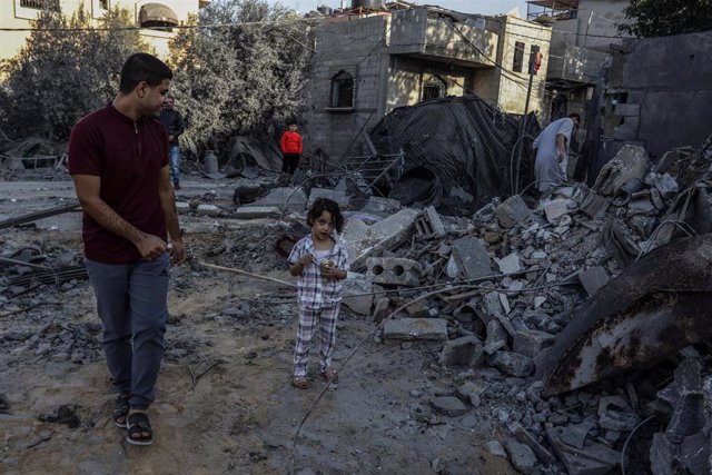 Imagen de archivo de una casa demolida por los bombardeos en la Franja de Gaza. 