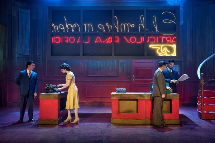 Archivo - Un momento de 'El tiempo entre costuras, el musical'.