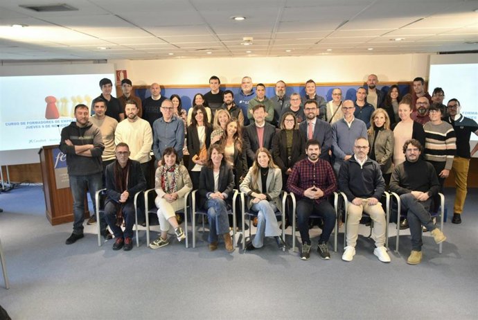 40 Empresas Riojanas Participan En Un Curso De Formadores De La FP Dual, Organizado Por La FER Y Caixabank Dualiza