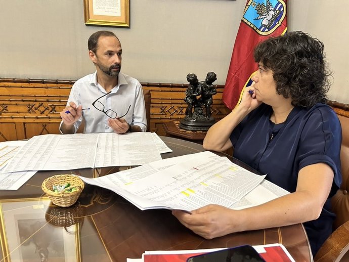 Víctor Mora con la alcaldesa de Sanlúcar.