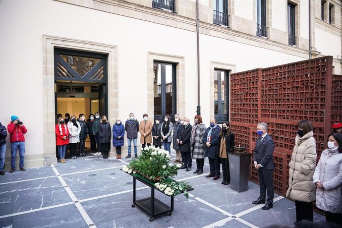 Archivo - Autoridades y representantes institucionales, en el acto del Parlamento de 2021 con motivo del 'Día de la Memoria' 