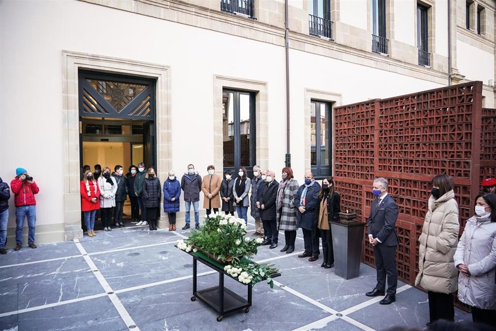 Archivo - Autoridades y representantes institucionales, en el acto del Parlamento de 2021 con motivo del 'Día de la Memoria' 