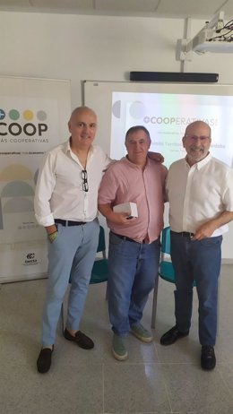 Rafael Santiago, Antonio Toledano y Francisco Molina, en la sede de Faecta-Córdoba.