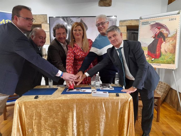 Presentación del sello de Correos dedicadao a las Amas de Cría Pasiegas