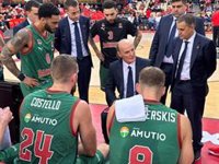 El Baskonia hunde El Pireo sobre la bocina
