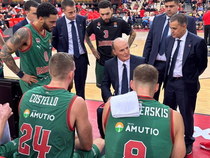 Tiempo muerto del Baskonia en el partido de Euroliga contra Olympiacos (74-75)