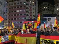 Gritos de "Puigdemont y Sánchez a prisión" y "Socialistas terroristas" en una nueva protesta frente a la sede del PSPV
