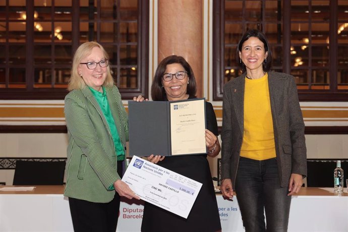 La activista Haydée Castillo Flores recibe en Barcelona el XLIV Premio por la Paz
