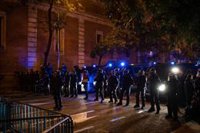 Concluye la séptima noche de protestas en Ferraz con cargas y al menos 14 detenidos por desórdenes públicos