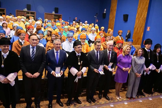 La UMA entrega la Medalla de Oro a la Junta de Andalucía, el Ayuntamiento y la Diputación Provincial