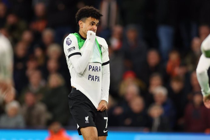 November 5, 2023, Luton, Bedfordshire, United Kingdom: 5th November 2023; Kenilworth Road, Luton, Bedfordshire, England; Premier League Football, Luton Town versus Liverpool; Luis Diaz of Liverpool celebrates with a message to free his kidnapped father 