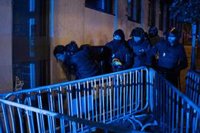 24 detenidos y siete policías nacionales heridos tras las protestas de anoche ante la sede del PSOE
