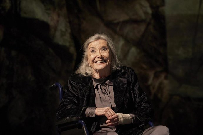 Archivo - La actriz Núria Espert llega el sábado al Bretón de Logroño con 'La isla del aire', su despedida del teatro