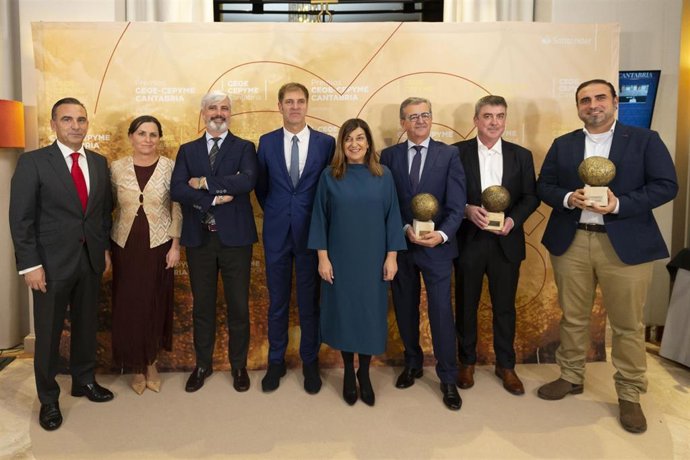 A presidenta del Gobierno de Cantabria, María José Sáenz de Buruaga, asiste a la entrega de los VI Premios CEOE-CEPYME Cantabria 2023