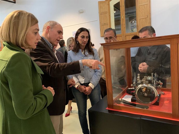 Inauguración de la exposición 'El laboratorio del vino: la Estación Enológica de Jumilla'