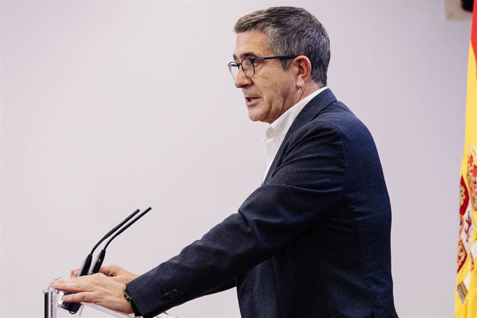 Archivo - El portavoz del PSOE en el Congreso, Patxi López, durante una rueda de prensa posterior a la reunión de la Junta de Portavoces, en el Congreso de los Diputados, a 14 de septiembre de 2023, en Madrid