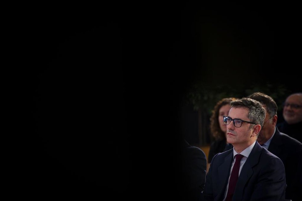 El ministro de la Presidencia, Relaciones con las Cortes y Memoria Democrática en funciones, Félix Bolaños, durante la mesa redonda 'Bulos y desinformación. 
