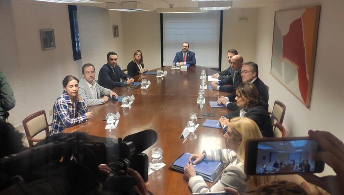 Reunión del Gobierno y PP sobre presupuestos