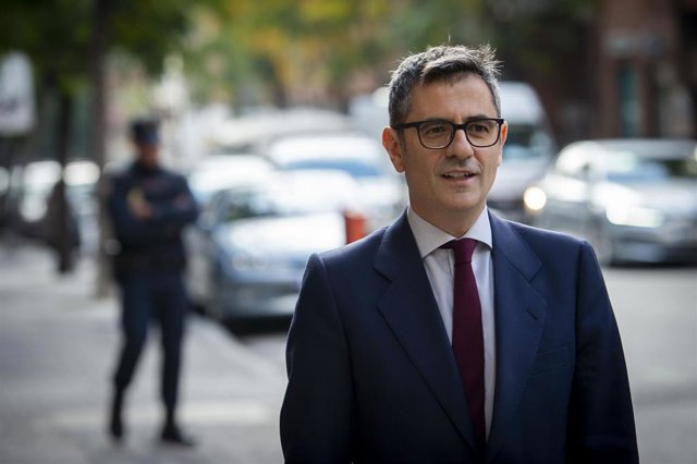 El ministro de la Presidencia, Relaciones con las Cortes y Memoria Democrática en funciones, Félix Bolaños, a su llegada a la mesa redonda 'Bulos y desinformación. 