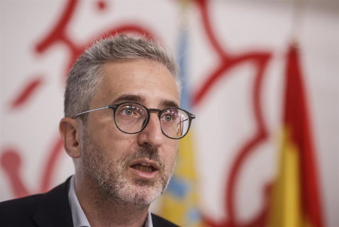 Archivo - El portavoz adjunto del PSPV-PSOE en Les Corts, Arcadi España