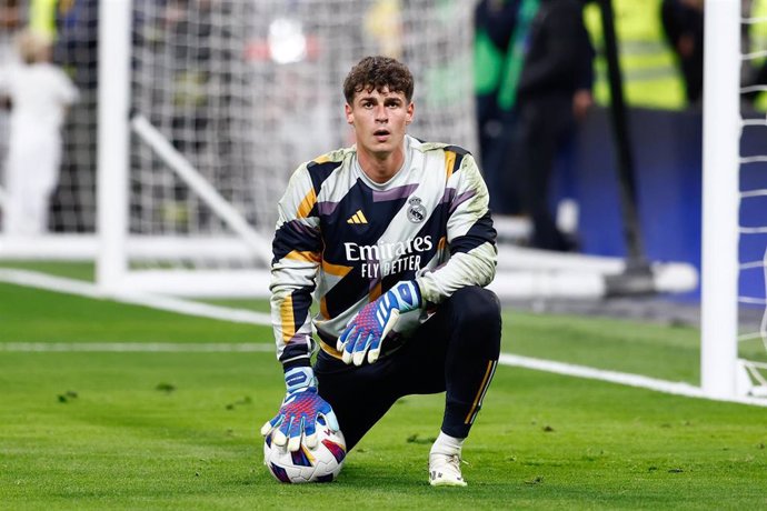 Kepa Arrizabalaga durante un calentamiento con el Real Madrid