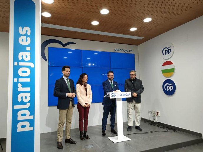 Comparecencia de prensa de parlamentarios del PP contra la amnistía y reclamando la participación de los ciudadanos en la concentración del domingo