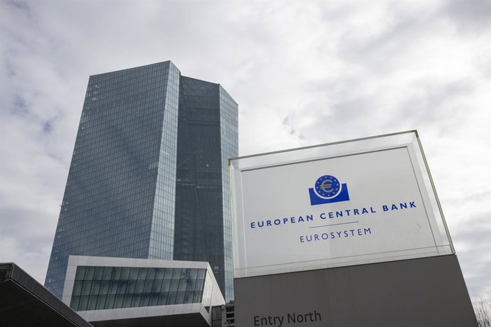 Archivo - FILED - 16 March 2023, Hesse, Frankfurt_Main: A view of the European Central Bank (ECB) building in Frankfurt. The European Central Bank (ECB) expects the high inflation in the eurozone to decline rapidly, according to its chief economist. Pho