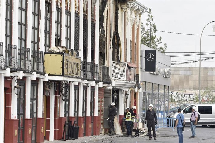 Archivo - Agentes de la Policía Científica y Forenses trabajan en la investigación en las discotecas Teatre y La Fonda de Murcia, a 4 de octubre de 2023, en Murcia, Región de Murcia (España). La Policía Científica investiga las causas del incendio que t