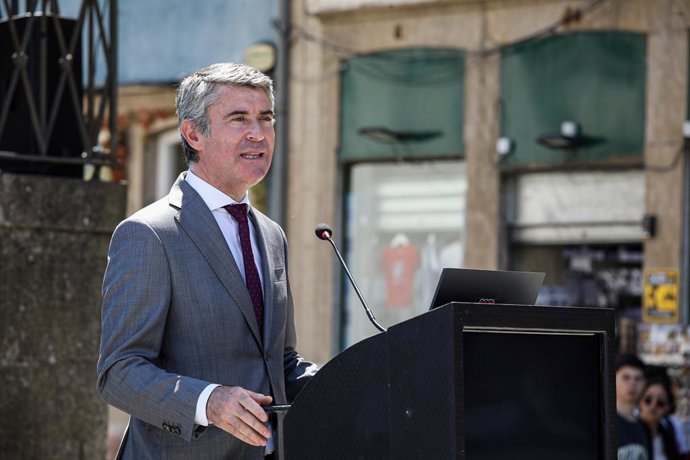 Archivo - June 16, 2023, Porto, Portugal: Minister of Internal Affairs, José Luís Carneiro, speaks during the presentation ceremony of the VerALo Seguro 2023 program, near the Clérigos Tower.