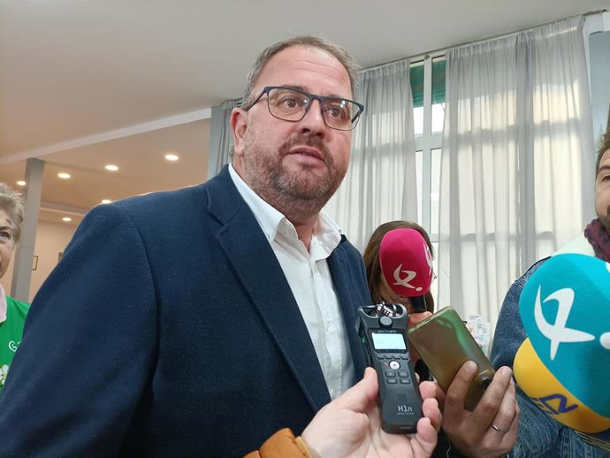 El alcalde de Mérida, Antonio Rodríguez Osuna, en declaraciones a los medios de comunicación este viernes