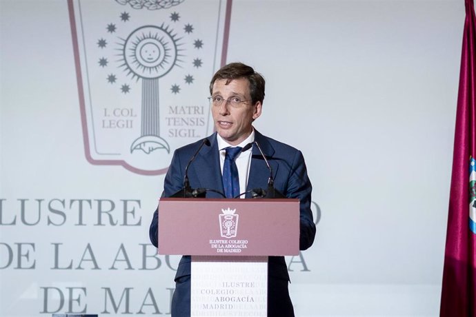 El alcalde de Madrid, José Luis Martínez-Almeida, clausura el acto de entrega de diplomas a los 400 profesionales del Ilustre Colegio de la Abogacía de Madrid (ICAM)